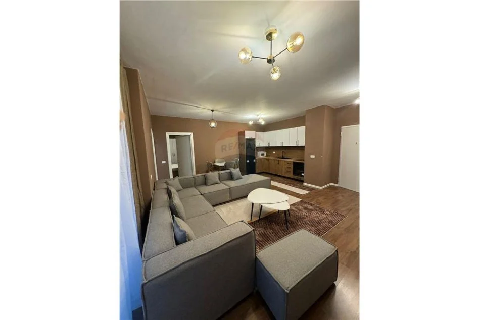 Tirane, jepet me qera apartament 1+1+Ballkon Kati 2, 70 m² 600 € (Don Bosko)