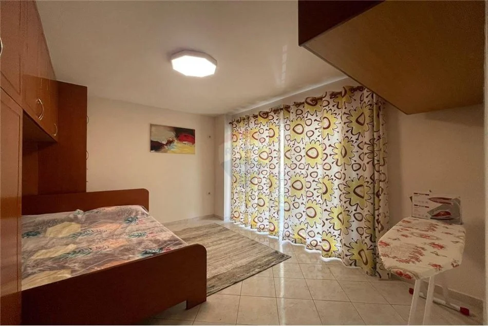 Tirane, jepet me qera apartament 2+1 Kati 3, 83 m² (komuna parisit)