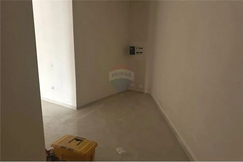 Tirane, jepet me qera Kati 0, 118 m² 650 € (Fusha e Avaiacionit)