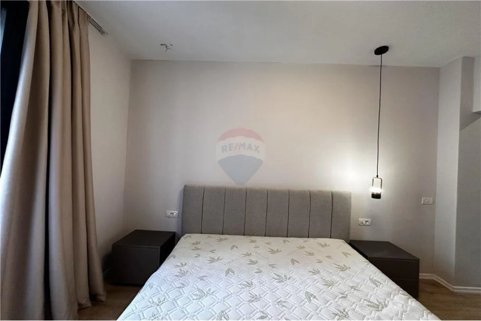 jepet me qera 2+1 Kati 3, 105 m² 800 € (21 dhjetori)