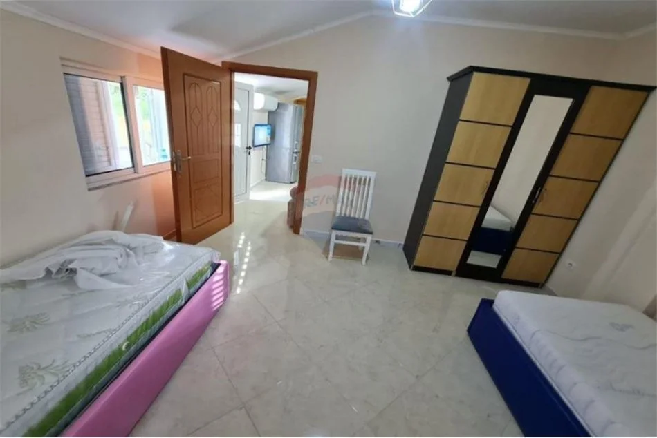 Tirane, jepet me qera apartament 1+1 , 65 m² 350 € (Rruga Aleksander Moisiu - Kinostudio)