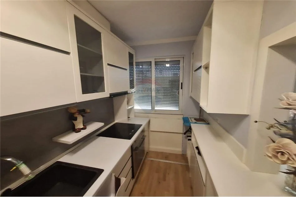 Tirane, jepet me qera apartament 2+1 Kati 5, 104 m² 520 € (Rruga Kongresi i Manastirit)