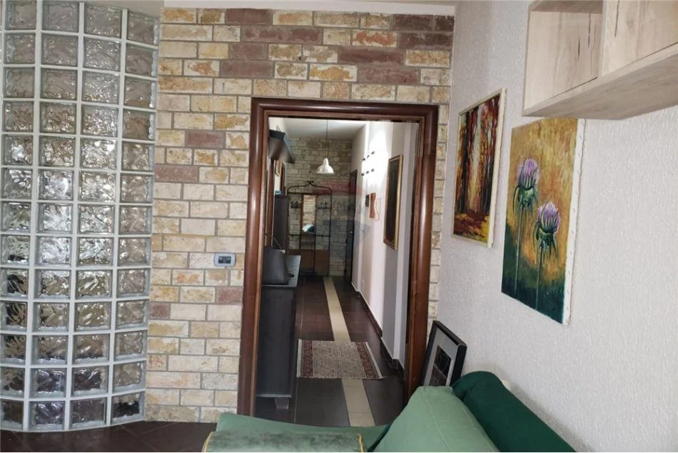 Tirane, jepet me qera apartament 1+1 Kati 3, 82 m² 550 € (Medar Shtylla)