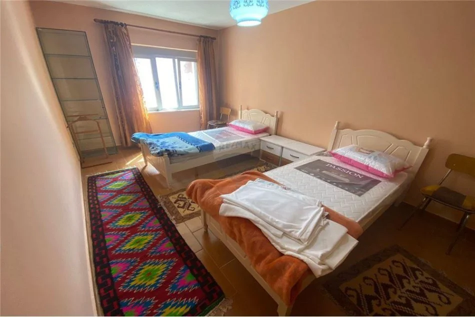 Tirane, jepet me qera apartament 2+1 Kati 4, 74 m² 470 € (- Brryli)