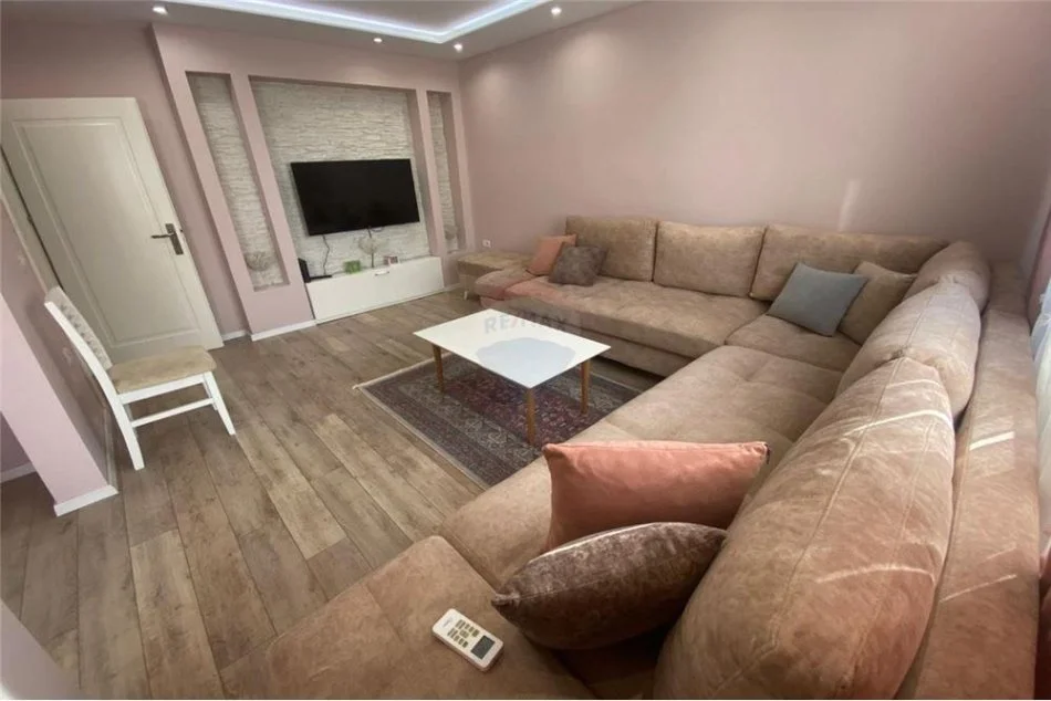 Tirane, jepet me qera apartament 1+1 Kati 4, 69 m² 550 € (21 dhjetori)