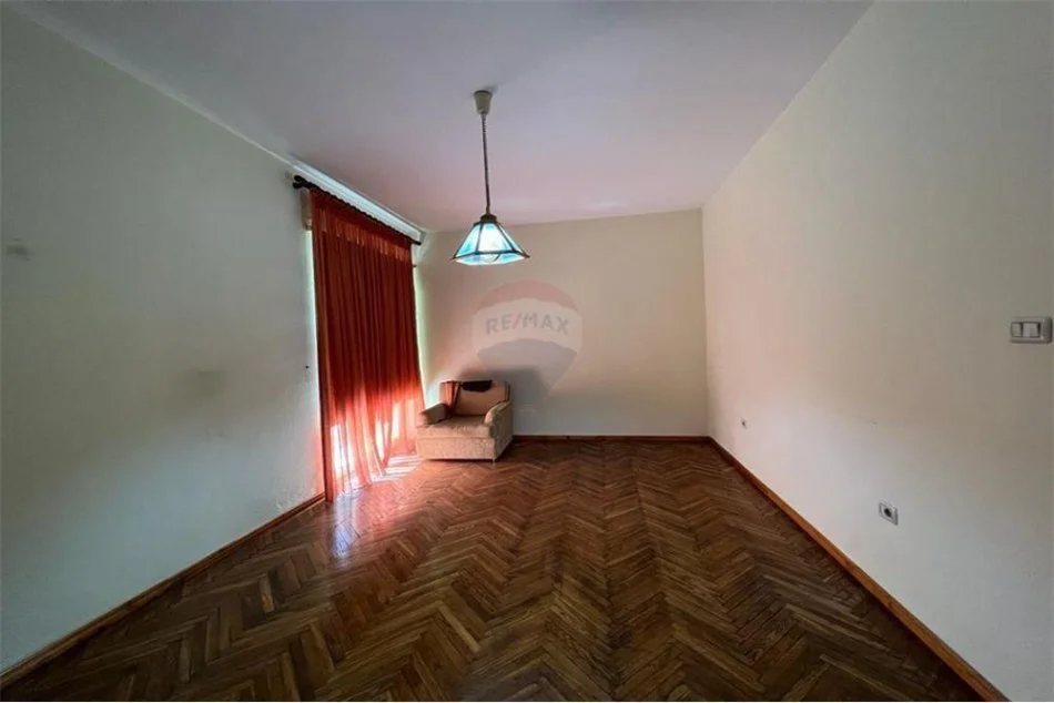 Tirane, jepet me qera apartament 2+1 Kati 3, 75 m² 400 € (21 dhjetori)