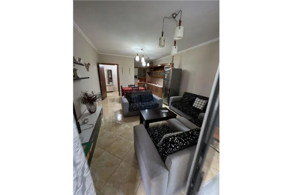 Tirane, jepet me qera apartament 2+1+Ballkon Kati 2, 116 m² 600 € (Ibrahim Kodra)