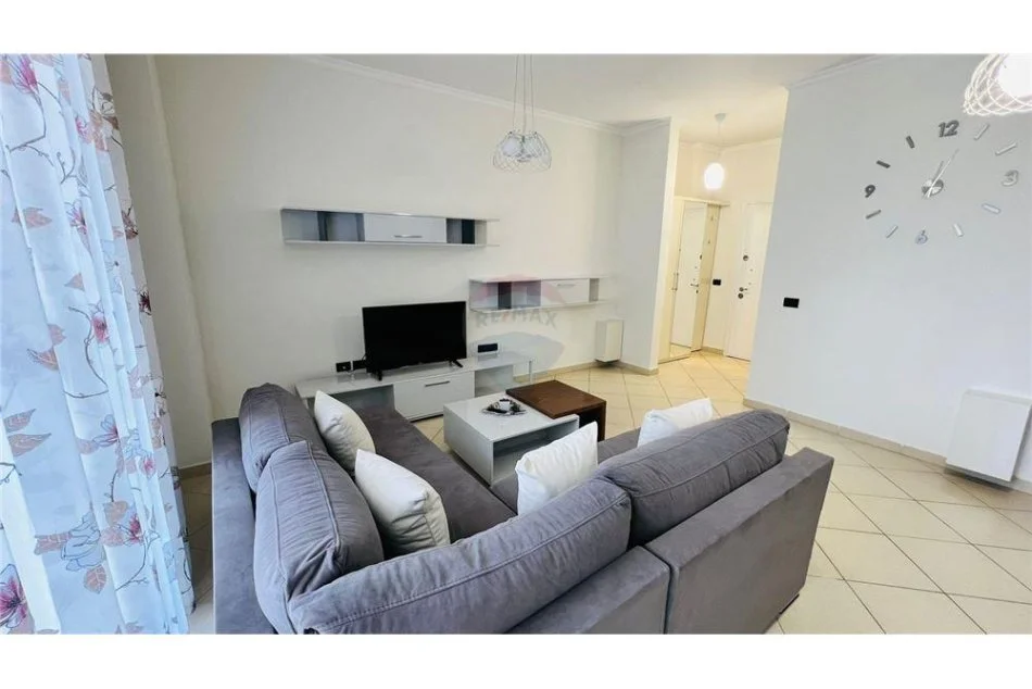 Tirane, jepet me qera apartament 2+1 Kati 3, 120 m² 700 € (Rruga e Kosovareve)