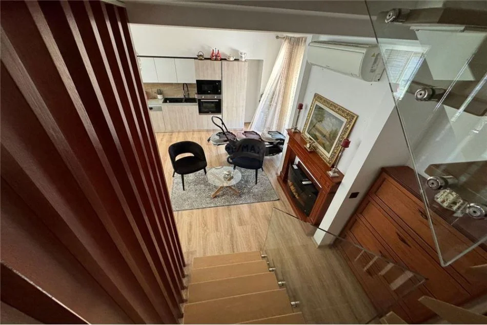 Tirane, jepet me qera apartament duplex Dublex , 130 m² 1.200 € (Komuna e Parisit)
