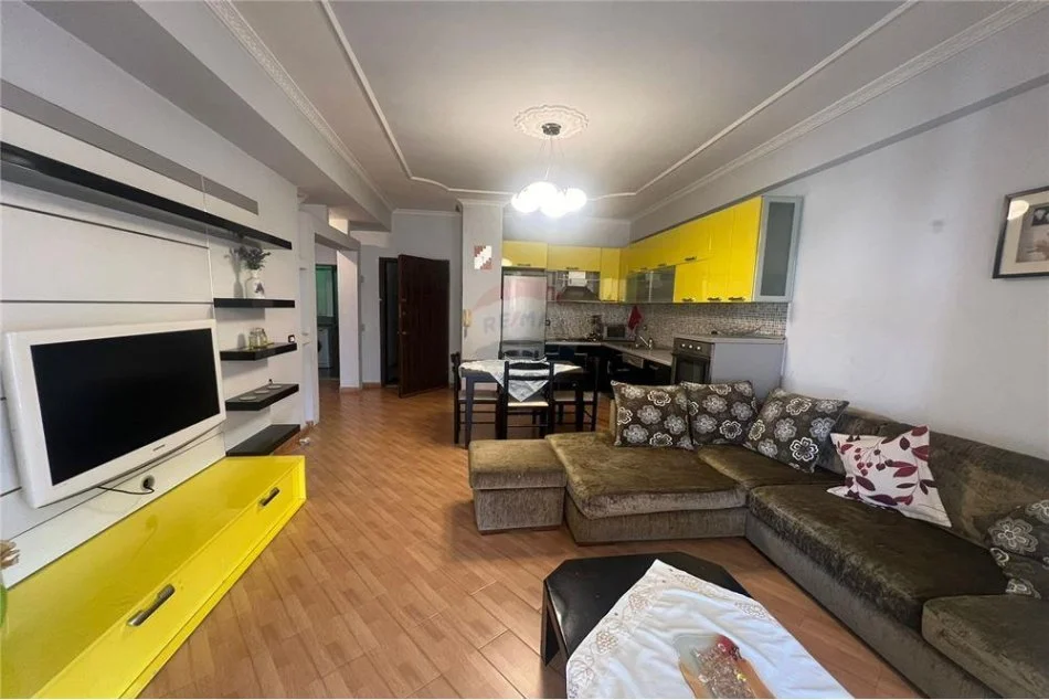 Shqiperi, jepet me qera apartament 2+1 Kati 7, 120 m² 550 € (Rruga Dhimitër Shuteriq - Komuna e parisit - Komuna e Parisit, Shqipëri)