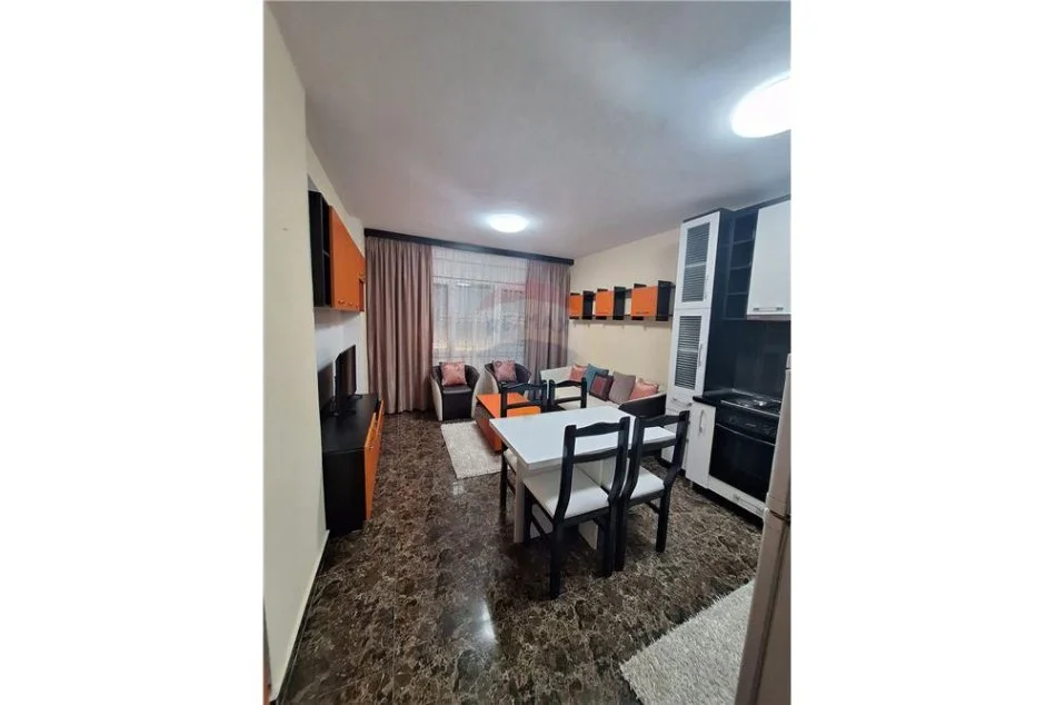 Tirane, jepet me qera apartament 1+1 , 60 m² 450 € (MARKO BOCARI - Tirana e Re)