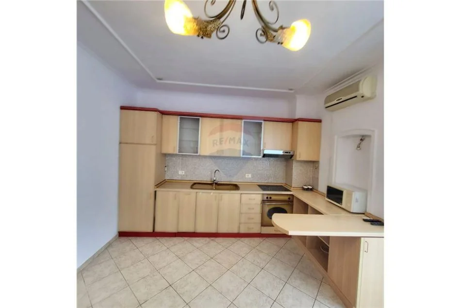 Tirane, jepet me qera apartament 2+1 Kati 8, 100 m² 650 € (Rruga e Kavajes - Qendër)