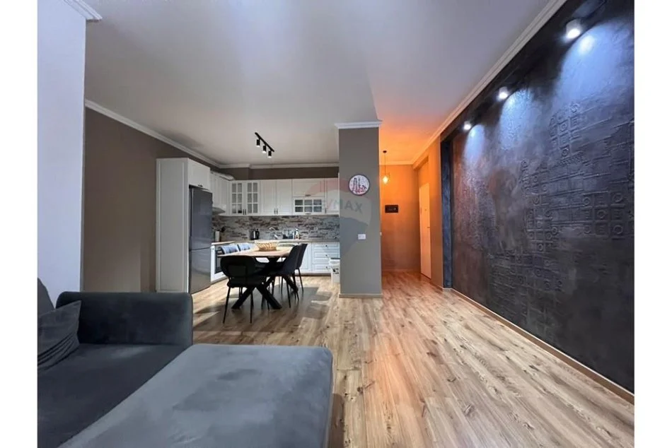 Tirane, jepet me qera 2+1 , 108 m² 800 € (Kopshti Botanik)