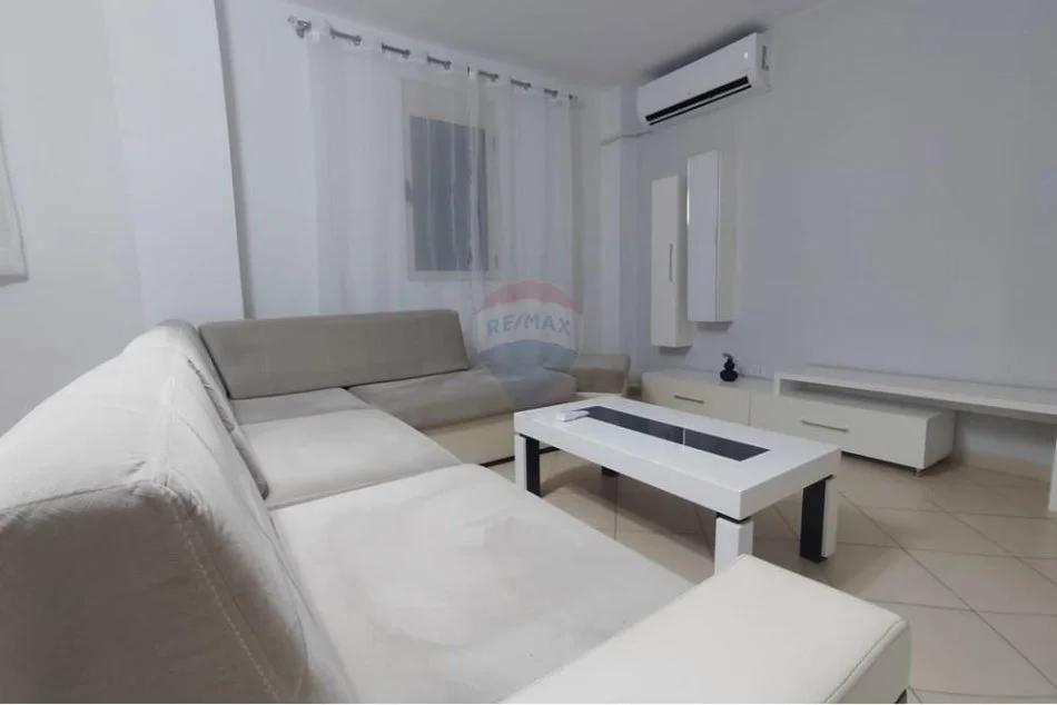 Tirane, jepet me qera apartament 2+1+Ballkon Kati 3, 97 m² 450 € (Rruga Hamdi Garunja)
