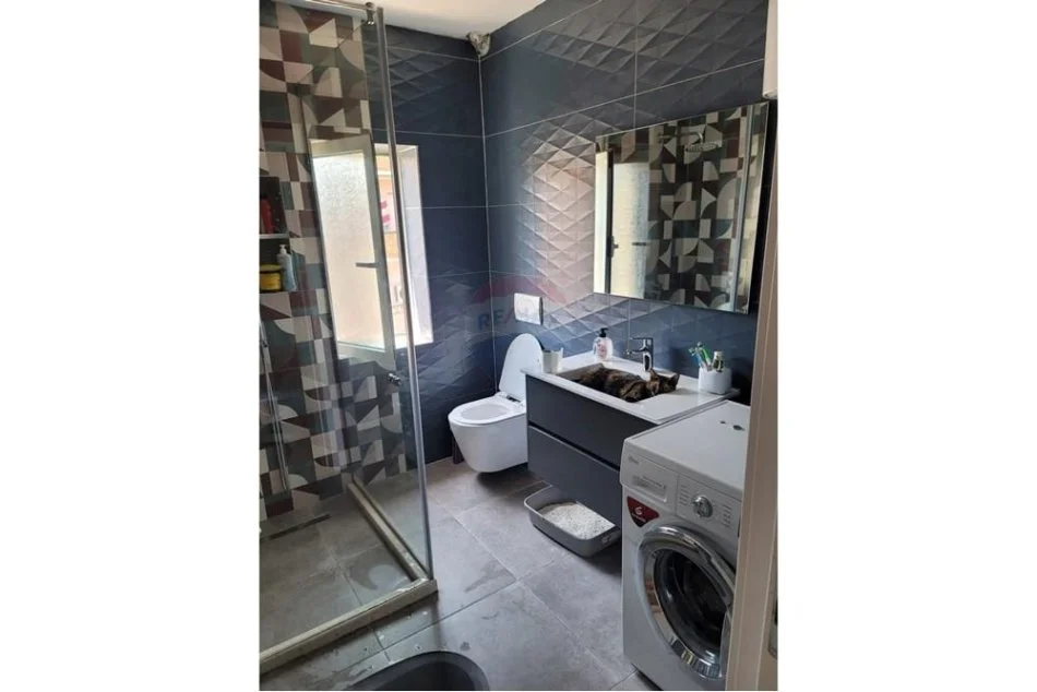 Tirane, shitet apartament 2+1 Kati 5, 92 m² 190.000 € (Rruga e Durrësit)