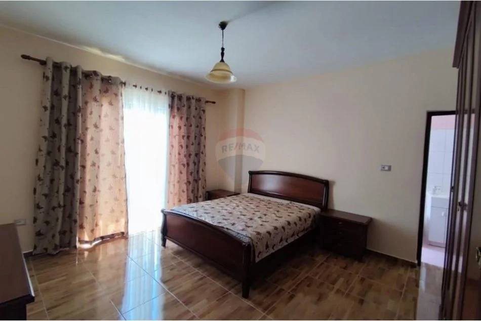 Tirane, jepet me qera apartament 2+1 Kati 4, 105 m² 550 € (Pazari i Ri - Blv Xhorxh W Bush,)