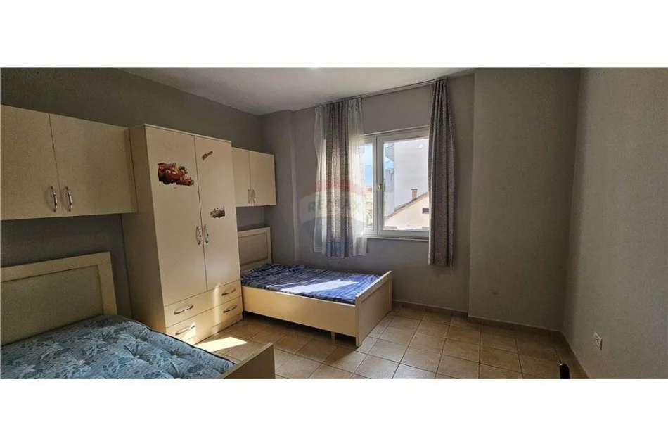 Tirane, jepet me qera apartament 2+1 Kati 4, 120 m² 650 € (Rruga "Fortuzi")