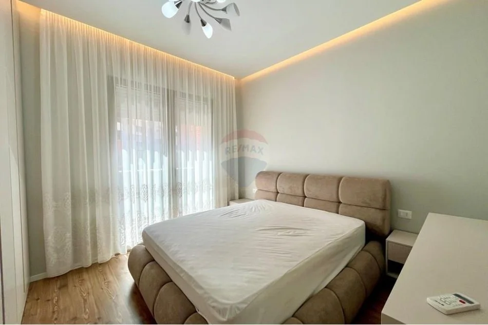 Tirane, jepet me qera 1+1+Aneks+Ballkon Kati 2, 66 m² 800 € (Rruga e Kavajes - Kompleksi Delijorgji,)