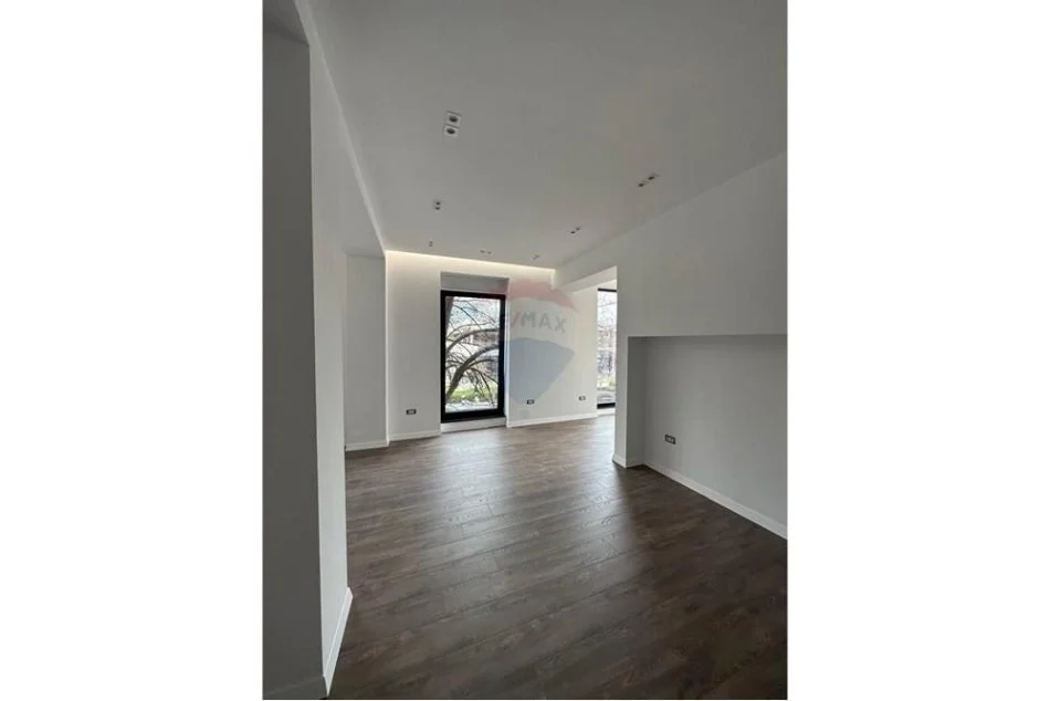 Tirane, jepet me qera , 1.500 € (Shallvaret)