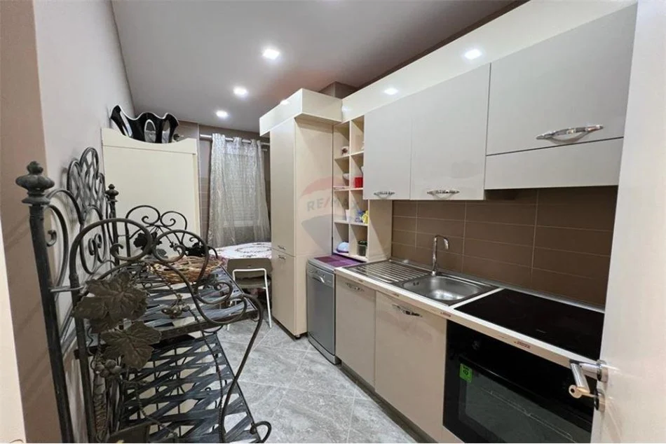 Tirane, jepet me qera apartament 2+1 Kati 2, 95 m² 450 € (Kopshti Zoologjik - Kopshti Zoologjik, Shqipëri)