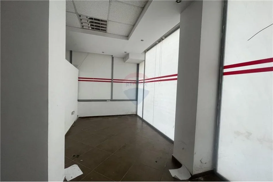 Tirane, shitet ambjent biznesi Kati 0, 107 m² 270.000 € (Rruga Ndre Mjeda)