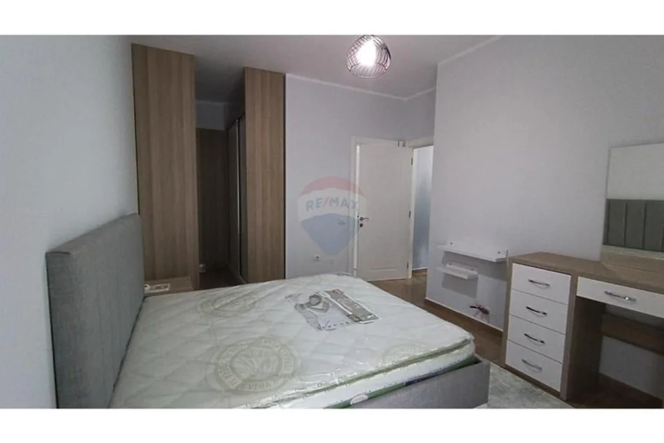 Tirane, jepet me qera apartament 1+1+Aneks+Ballkon , 90 m² 580 € (Rruga Kongresi Manastirit - Porcelan)