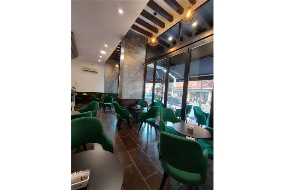 Tirane, jepet me qera lokal Kati 0, 186 m² 1.300 € (QIRA BAR-KAFE SIRI KODRA!)