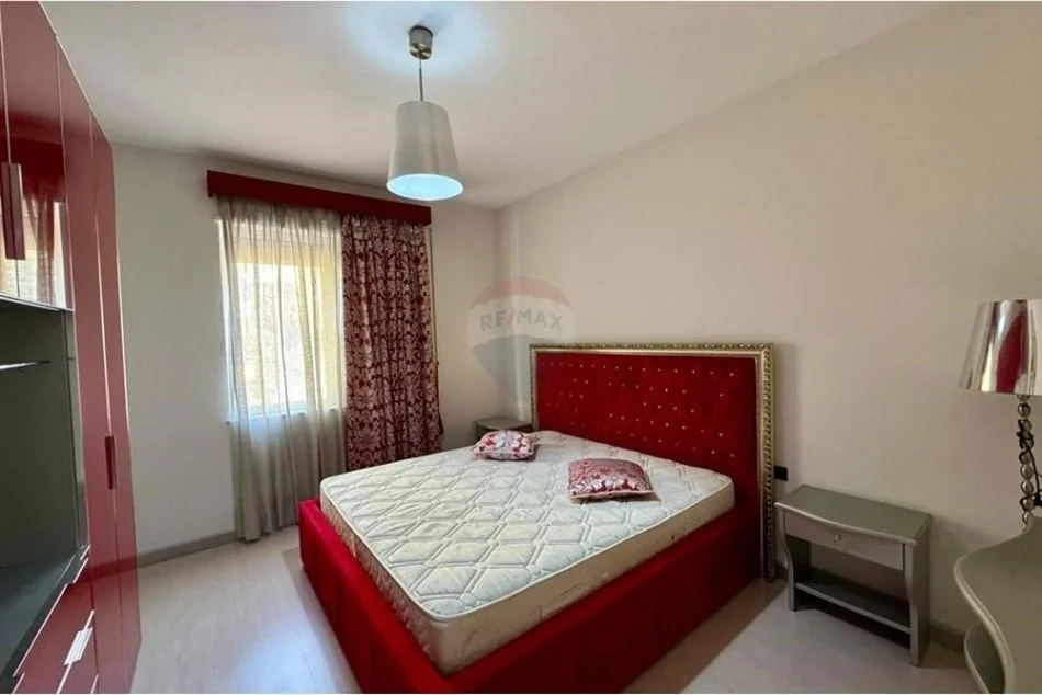 Tirane, jepet me qera apartament 2+1 Kati 2, 95 m² 700 € (Apartament 2+1+ post parkimi tek Liqeni)