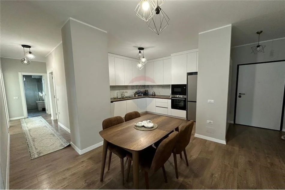 Tirane, jepet me qera apartament 2+1 Kati 1, 117 m² 750 € (App (2+1+2) plus postparkimi me qira, "Oasis")