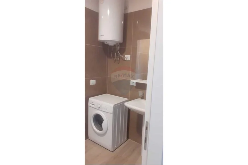 Tirane, jepet me qera apartament 1+1 , 72 m² 550 € (Ali Demi)