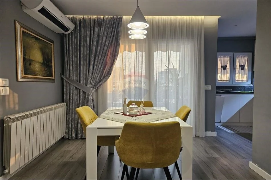 Tirane, shitet apartament 2+1 , 105 m² (Apartament 2+1+2 per shitje, Pallati me Shigjeta!)