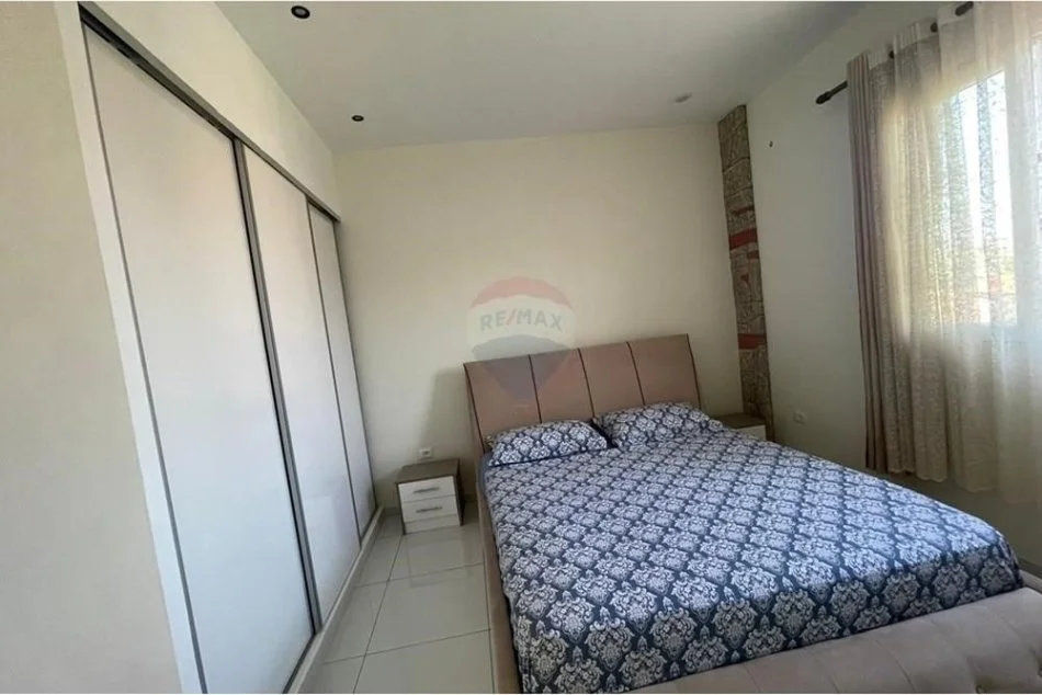 Tirane, jepet me qera 2+1 Kati 3, 100 m² 550 € (Apartament 2+1 me qira)