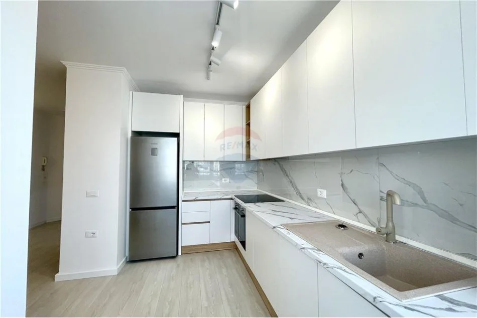 Tirane, jepet me qera 1+1+Ballkon Kati 6, 83 m² 800 € (Sami Frasheri)
