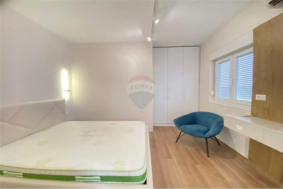 Tirane, jepet me qera apartament 1+1 Kati 10, 87 m² 850 € (Apartament 2+1+2 me qira perballe Delijorgjit !!)