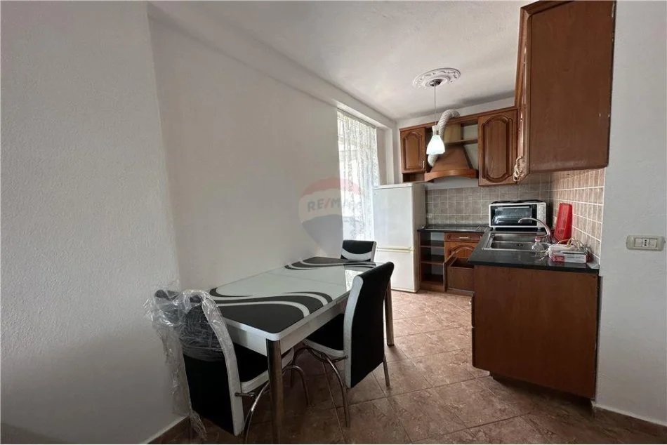 Tirane, jepet me qera apartament 1+1+Aneks+Ballkon Kati 7, 70 m² 470 € (Rruga Beqir Luga - Pazari i Ri)