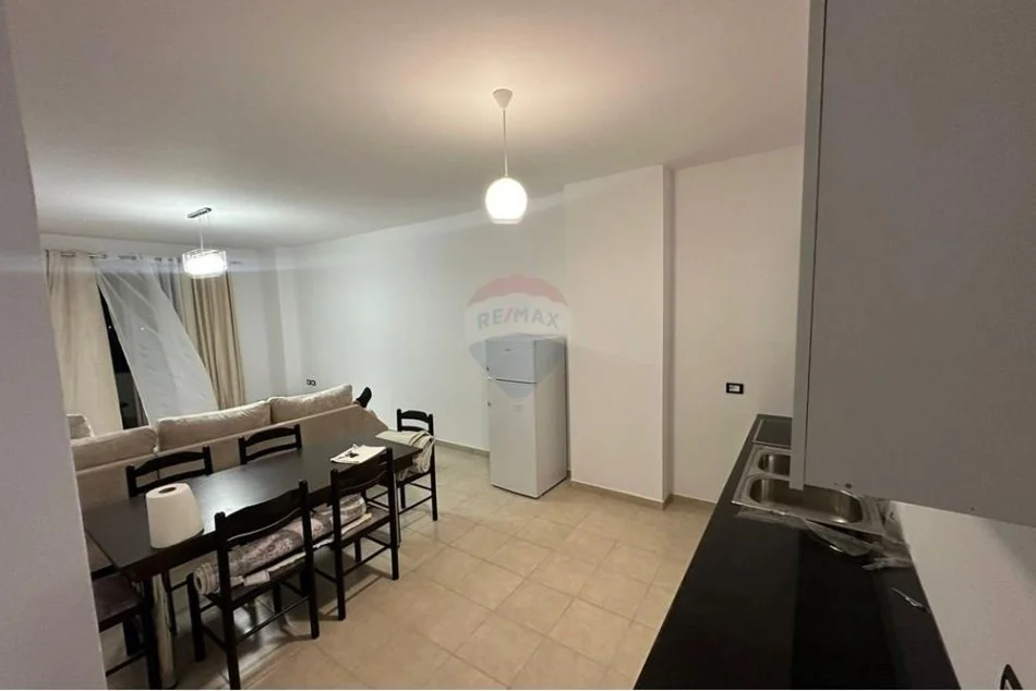 Tirane, jepet me qera apartament 2+1 Kati 7, 100 m² 500 € (Astir,)