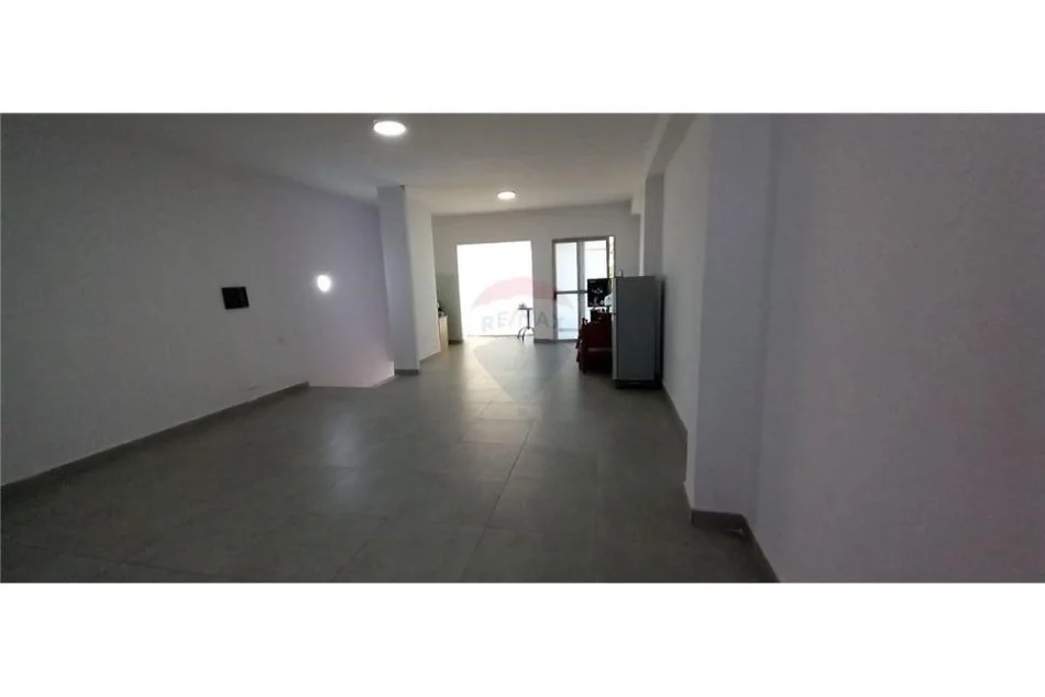 Tirane, shitet ambjent biznesi Kati 2, 141 m² 170.000 € (SHITET AMBIENT BIZNESI TEK RRUGA E DIBRES!)