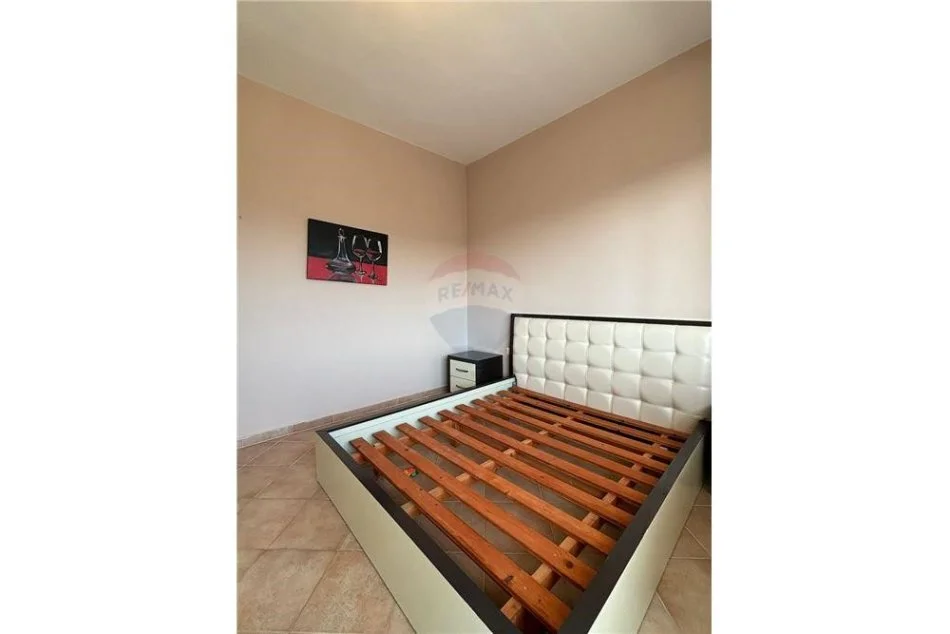 Tirane, jepet me qera apartament 2+1 Kati 7, 110 m² 450 € (Apartament 2+1 me qira tek Pallatet Cabej!)