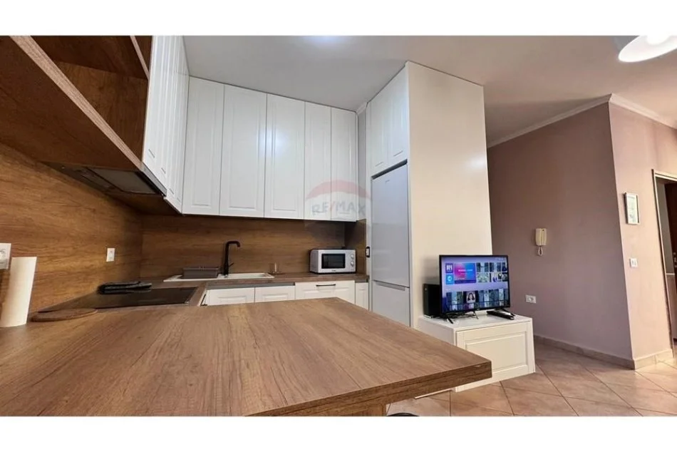 Tirane, jepet me qera apartament 1+1 , 65 m² 520 € (Apartament 1+1 per qira tek Stacioni i Trenit!)