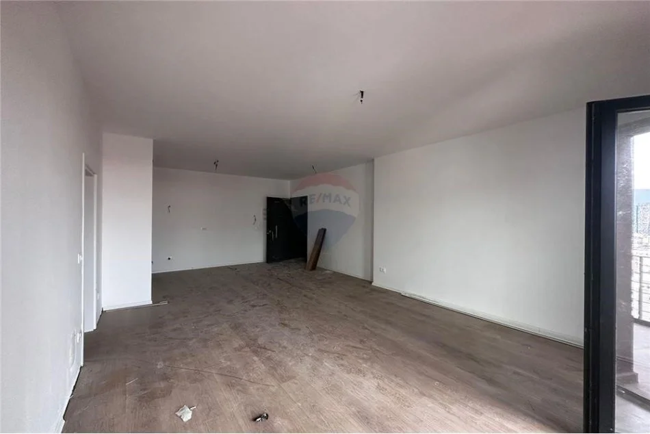 Tirane, jepet me qera zyre Kati 10, 159 m² 1.700 € (Japim me qira apartament 3+1+2 per zyra)