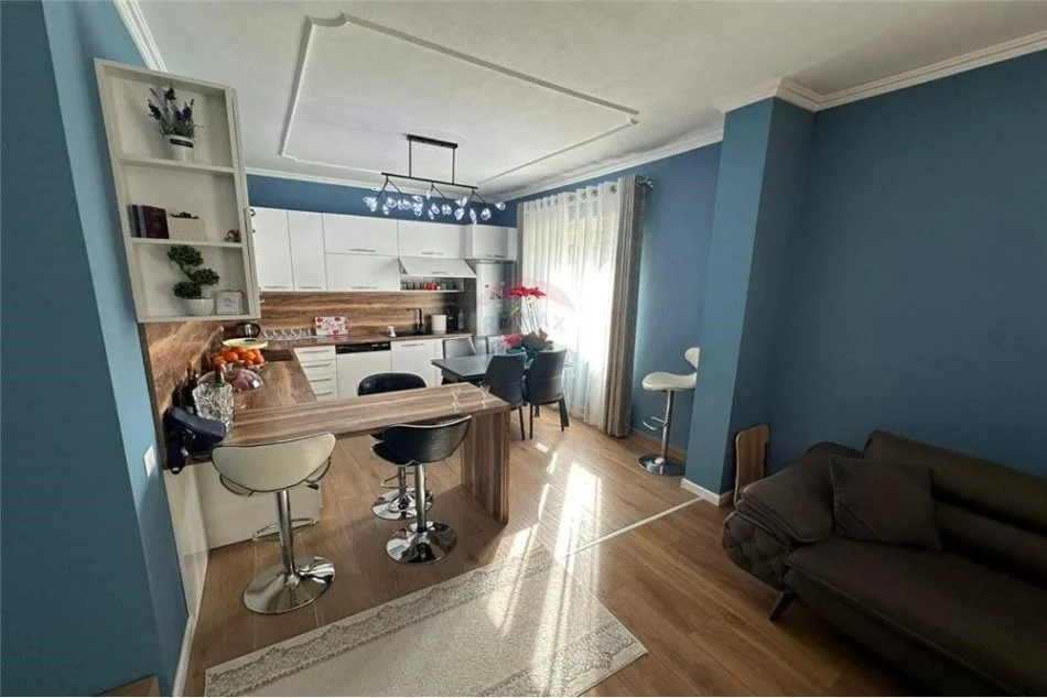 Tirane, shitet apartament 2+1 Kati 2, 122 m² 210.000 € (APARTAMENT 2+1 PER SHITJE TEK KOPSHTI BOTANIK)