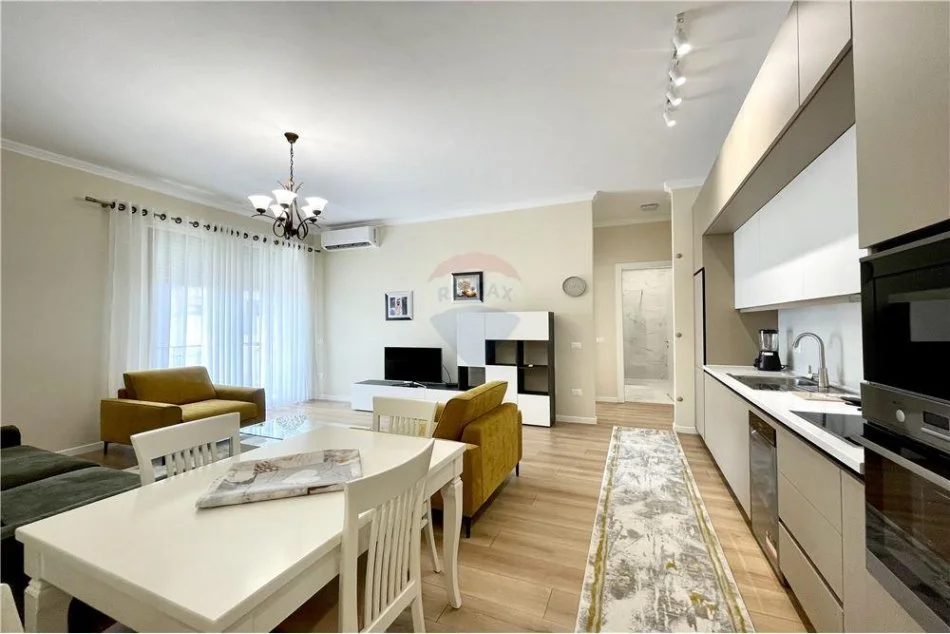 Tirane, jepet me qera 2+1+Ballkon Kati 8, 110 m² 1.200 € (Rruga e Kavajes)