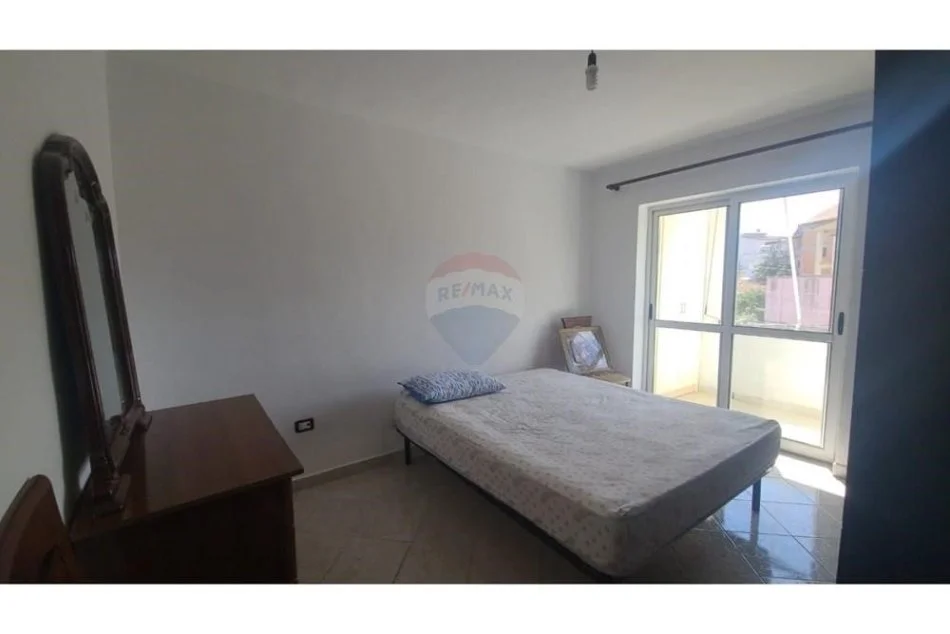 Tirane, jepet me qera apartament 2+1 Kati 2, 85 m² 500 € (Apartament 2+1 per qira te rruga e Elbasanit)