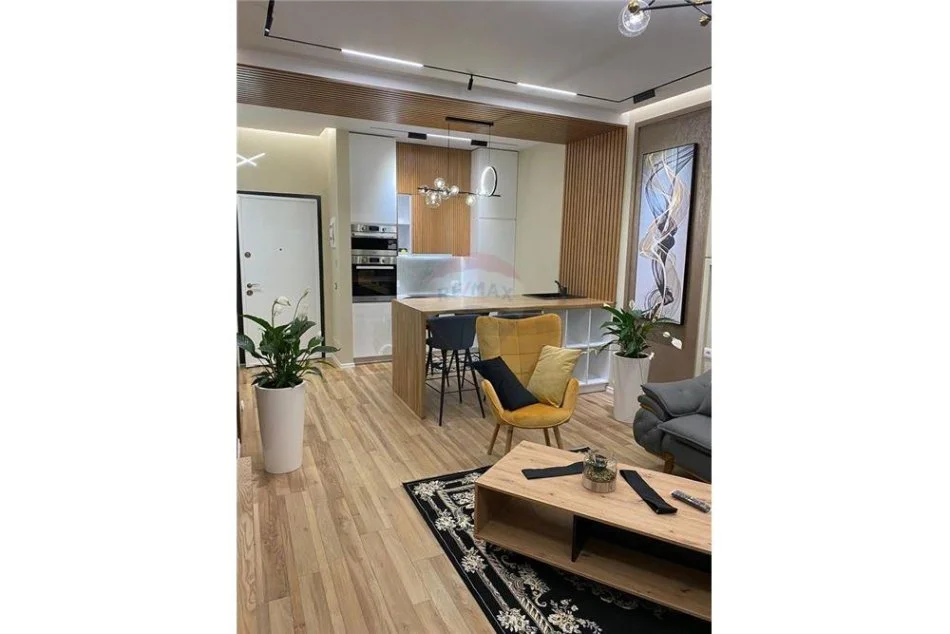 Tirane, jepet me qera 1+1+Ballkon Kati 6, 70 m² 800 € (rruga e Kavajes)