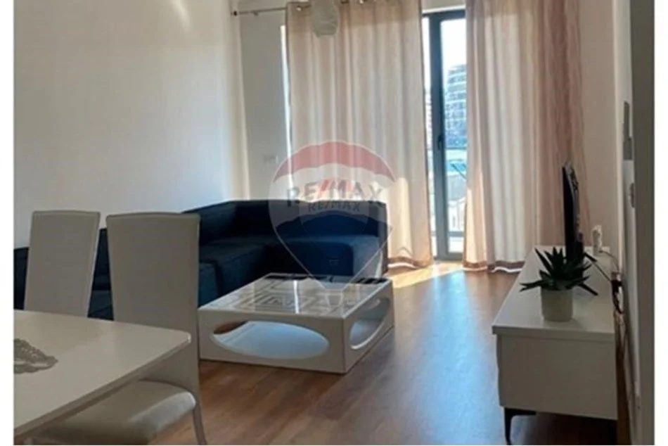 Tirane, jepet me qera apartament 1+1 Kati 3, 80 m² 500 € (Apartament 1+1 me qera tek pallati EGLO ne Astir)