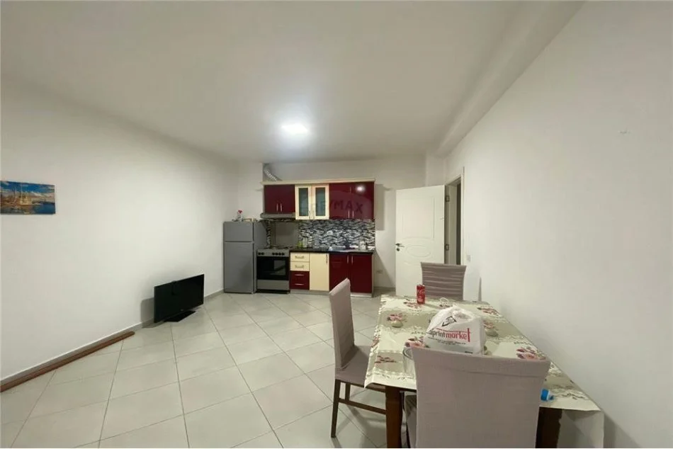 Tirane, jepet me qera apartament 2+1 , 90 m² 500 € (Apartament 2+1+2+ post parkimin me qera te SimaCo)