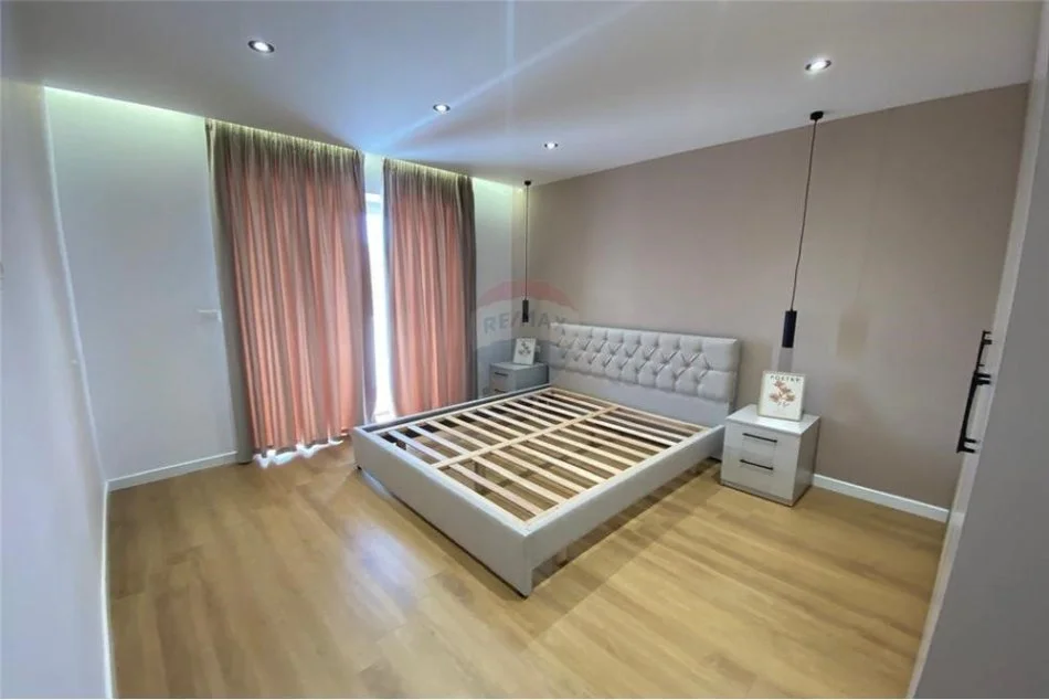 Tirane, shitet apartament 2+1 Kati 5, 75 m² 166.500 € (Shitet Apartamen 2+1+40 m verande Mine Peza)