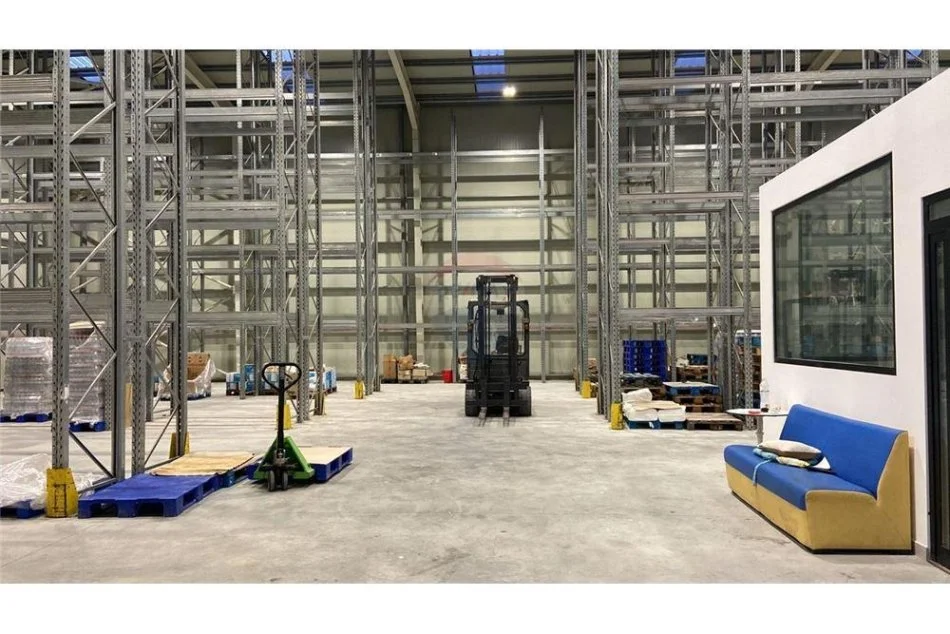 Tirane, jepet me qera magazine Kati 0, 1.020 m² 5.000 € (TEG)