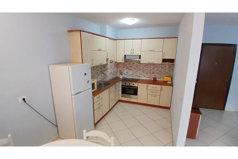 Tirane, jepet me qera apartament 2+1+Aneks+Ballkon Kati 9, 114 m² 800 € (Rruga e Barrikadave - Qendër)