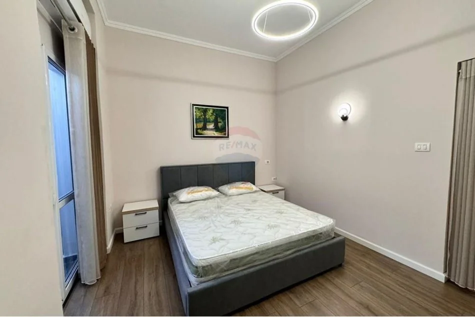 Tirane, shitet garsonier 1+1 Kati 1, 99.000 € (Rruga e Durresit)